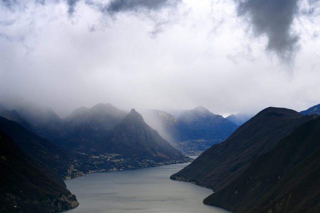 JCBザクラスへの入会条件は何ですか？
