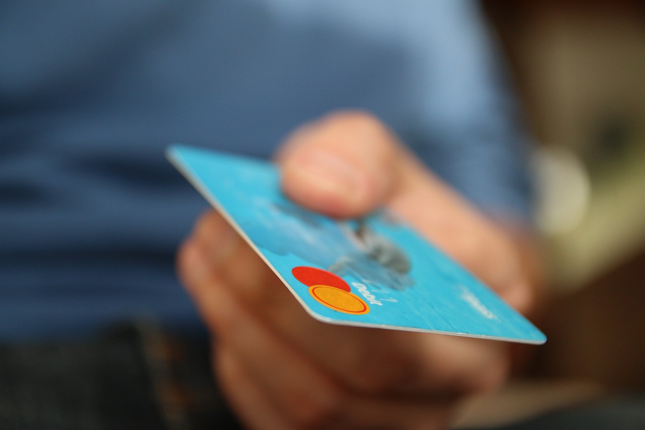 マイルを効率的に貯めるためのクレジットカードおすすめは？