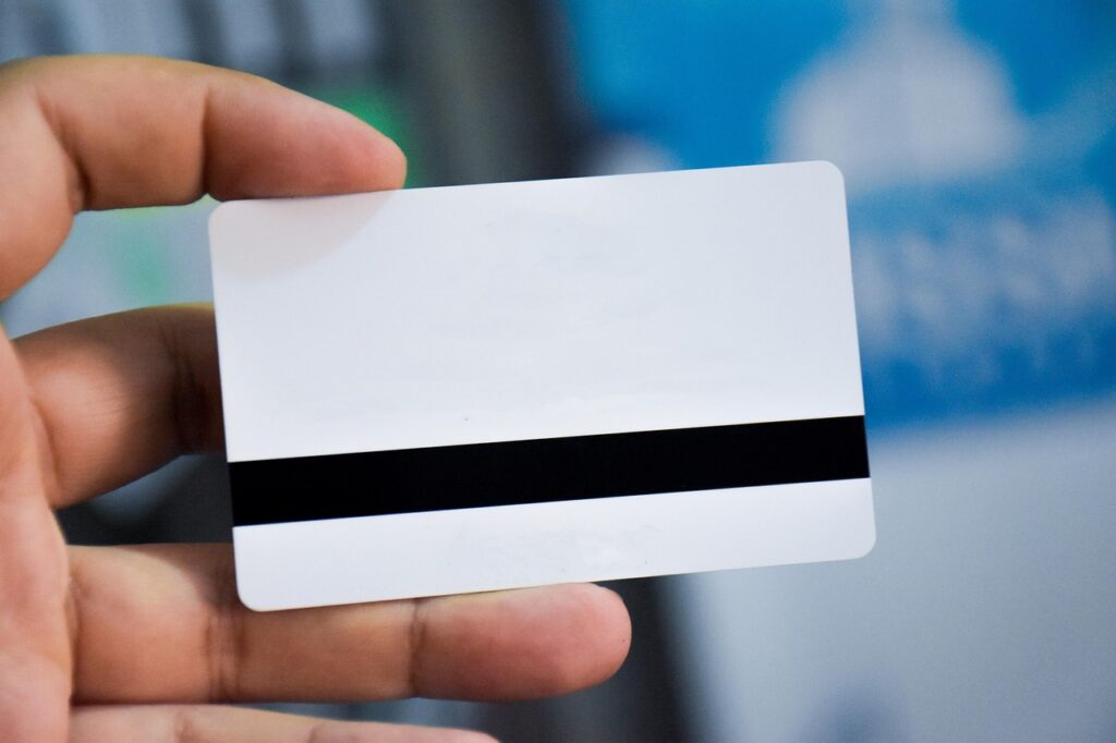 VIPカードのメリットとデメリットを徹底解説しますか? - VIP御用達!極上クレジットカード情報局