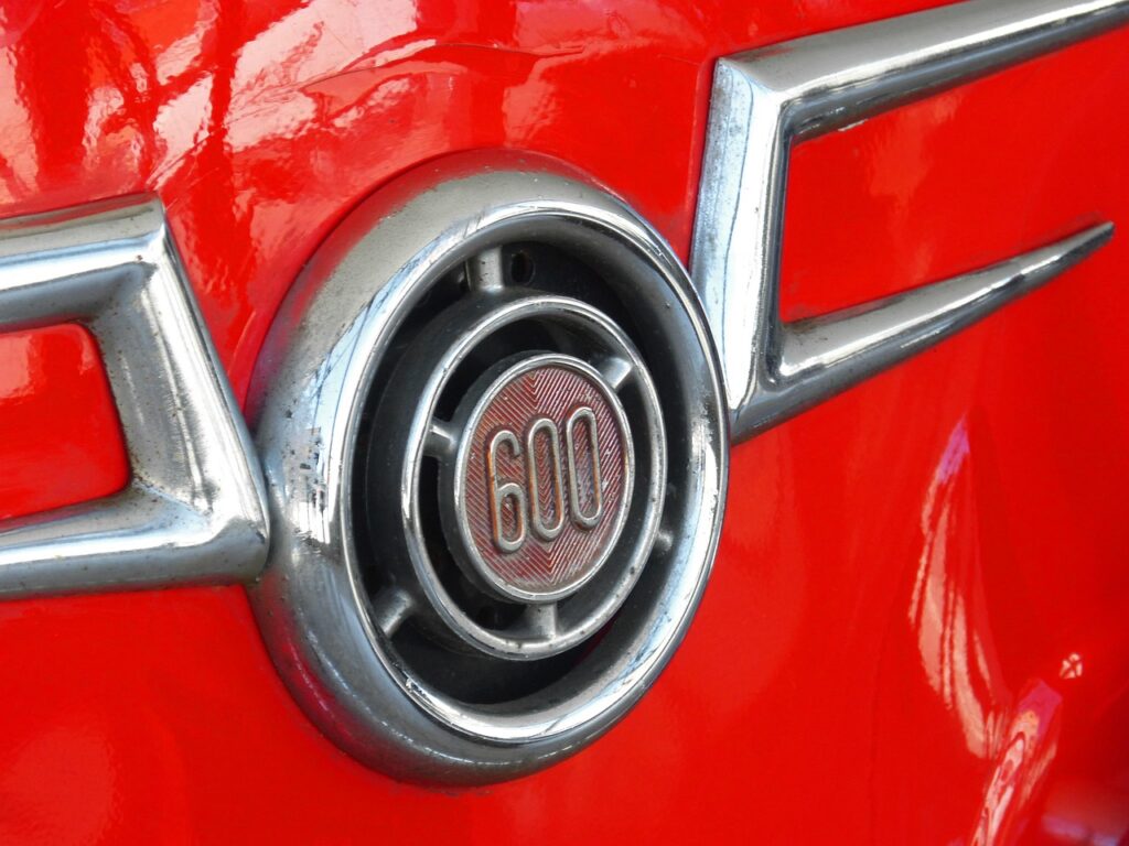 Visaインフィニットを取得するために必要な年収600万円とは？