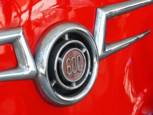 Visaインフィニットを取得するために必要な年収600万円とは？