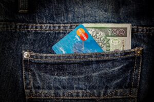 ブラックカードの年会費は本当に価値があるの？