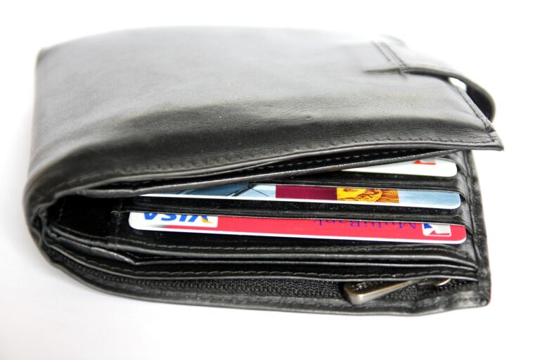 クレジットカードの収入証明は本当に必要？その理由と対策を解説！