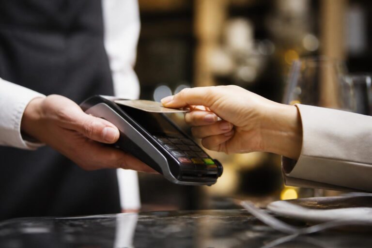 富裕層向けクレジットカードの家族カードとは？